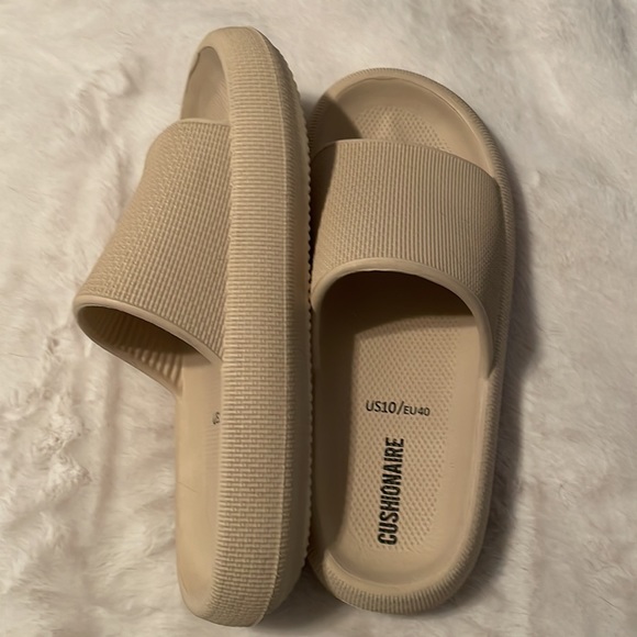 Cushionaire Cloud Slides - Size 10 - Picture 5 of 7
